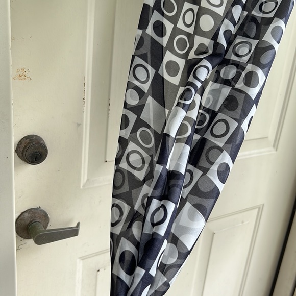 NWOT Italian silk scarf MODERN - Picture 3 of 7